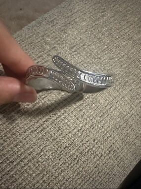 Monet VTG Textured overlap Bracelet